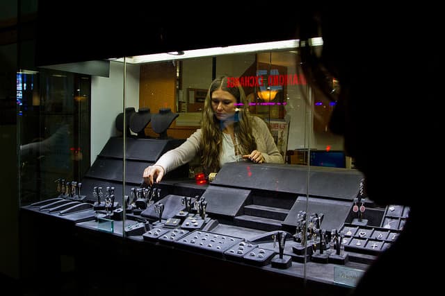 jewelry store employee - gem trade