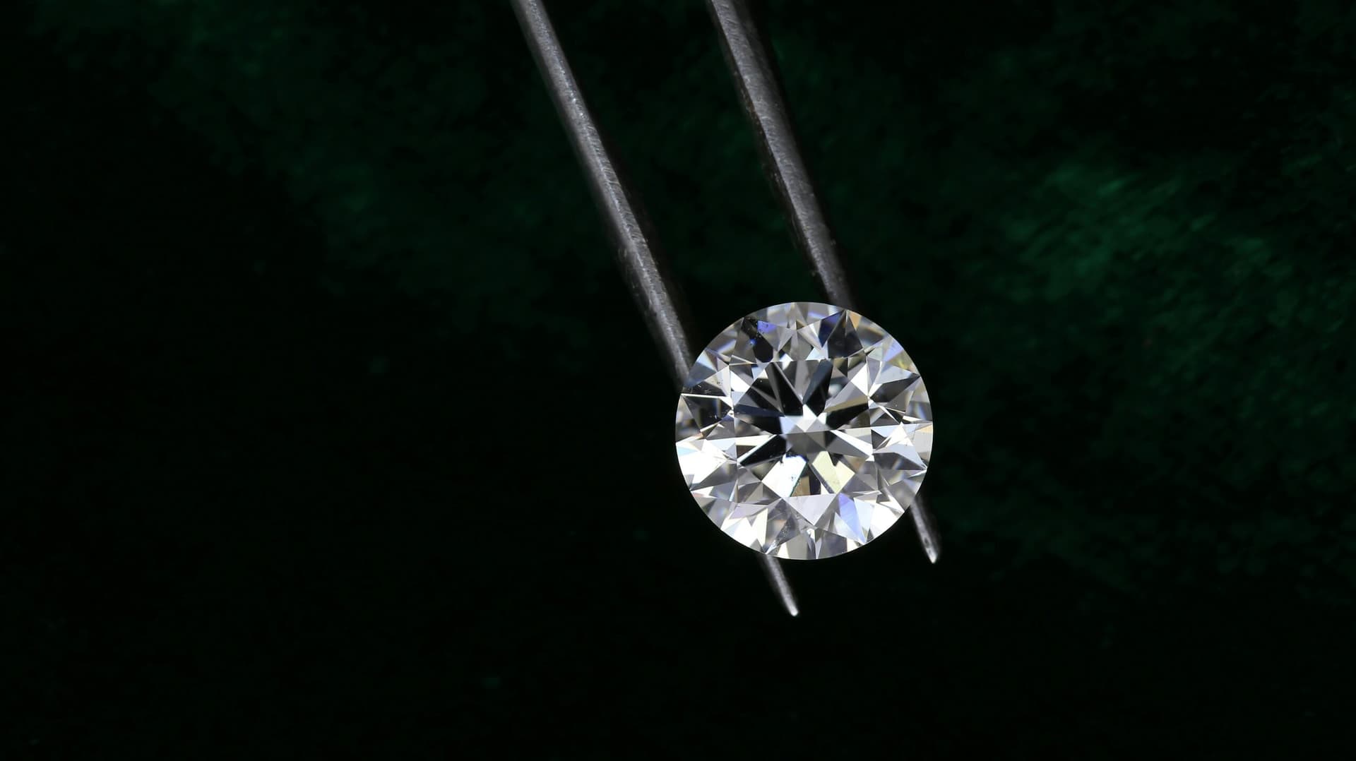 Round Brilliant Cut: The Crown Jewel of Faceted Gemstone Design