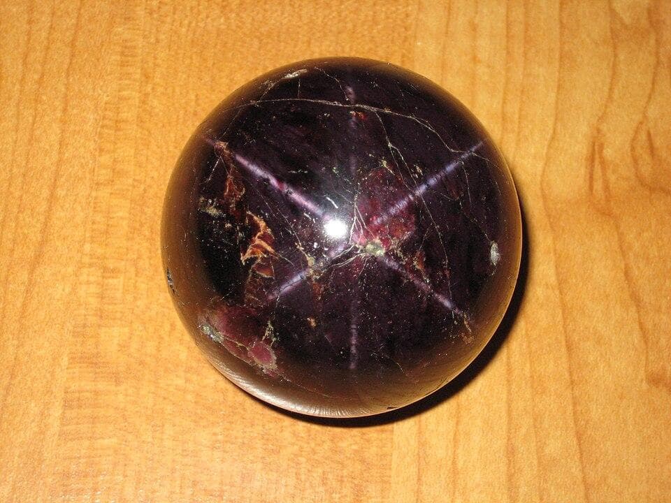 An large six-rayed star garnet called